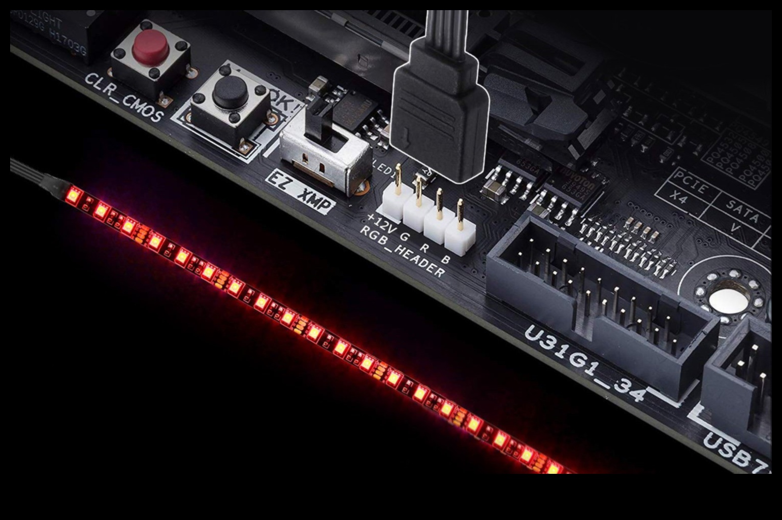 הדלק את המחשב שלך עם לוח האם RGB Headers 3 כותרות RGB של לוח אם: חיבור ושליטה בתאורה שלך