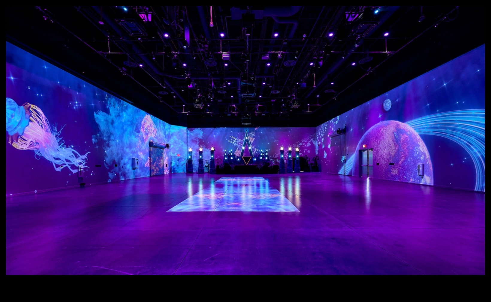 נופי סאונד מרחביים: אלקטרוניקה לאודיו תלת מימד וחוויות אודיו מרחביות