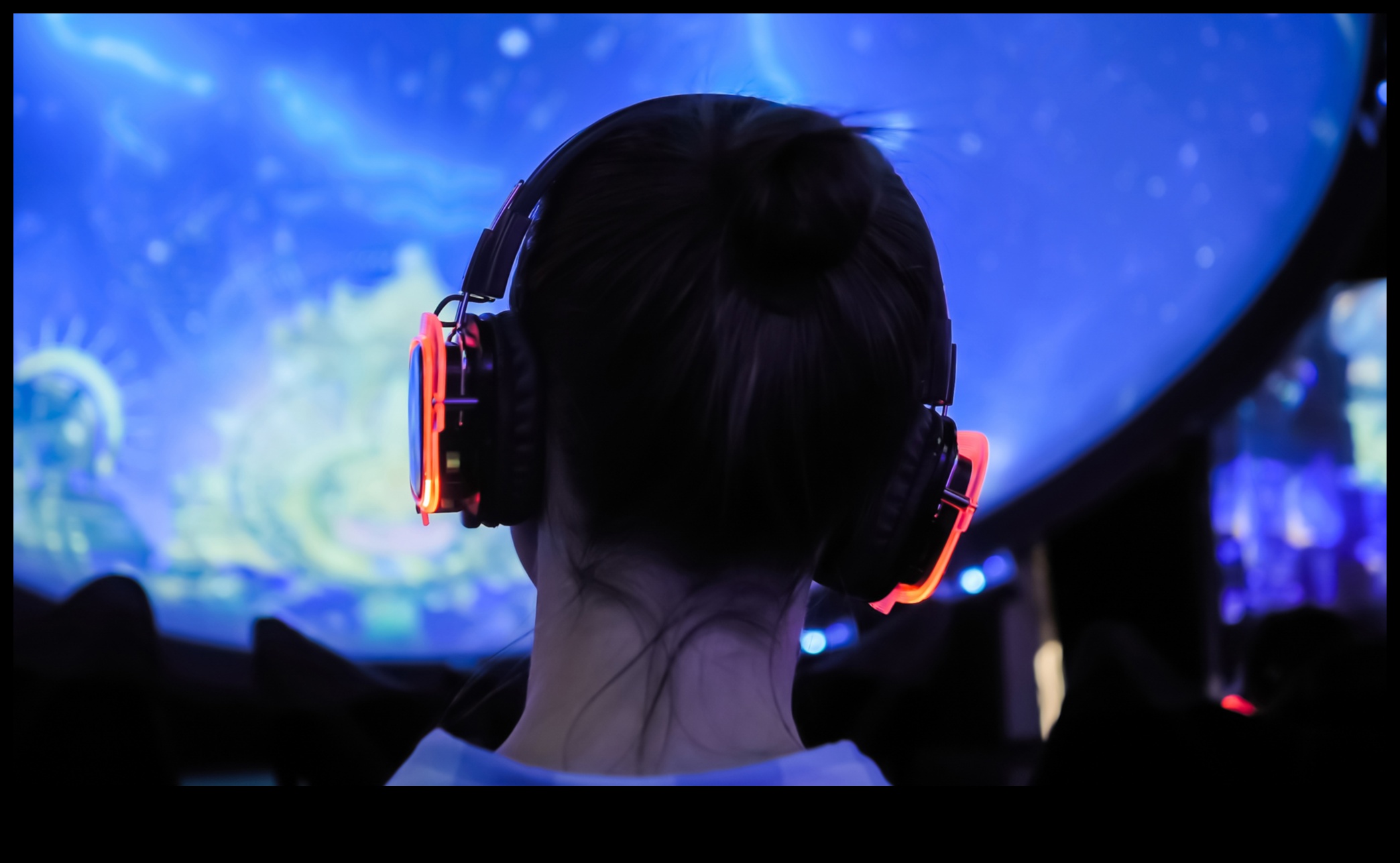 נופי סאונד מרחביים: אלקטרוניקה לאודיו תלת מימד וחוויות אודיו מרחביות